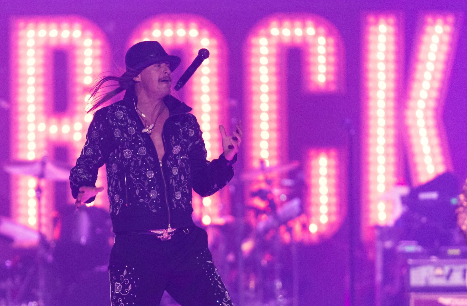 Kid Rock, April 8